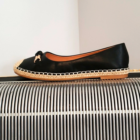 PRACTICALLY NEW CHARLOTTE RUSSE BLACK & IVORY FLATS ESPADRILLES W/RUBBER… - Picture 1 of 6